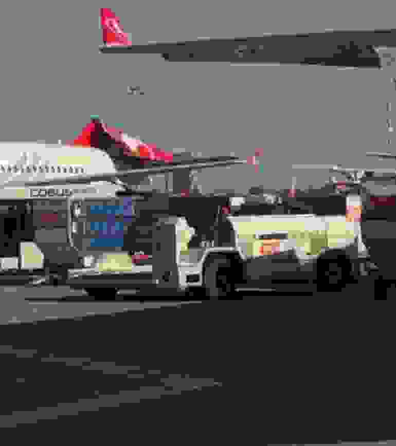 Air Asiana uçağının kanadı THY uçağının kuyruğuna çarptı