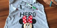 "My Dad My Hero" yazılı tişört giyen küçük çocuk annesiyle birlikte gözaltına alındı!
