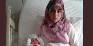 Sezaryanla doğum yaptı, polis gözaltına almak için hastanede bekliyor